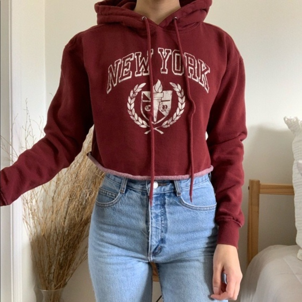 NWOT Maroon “New York" Cropped Hoodie